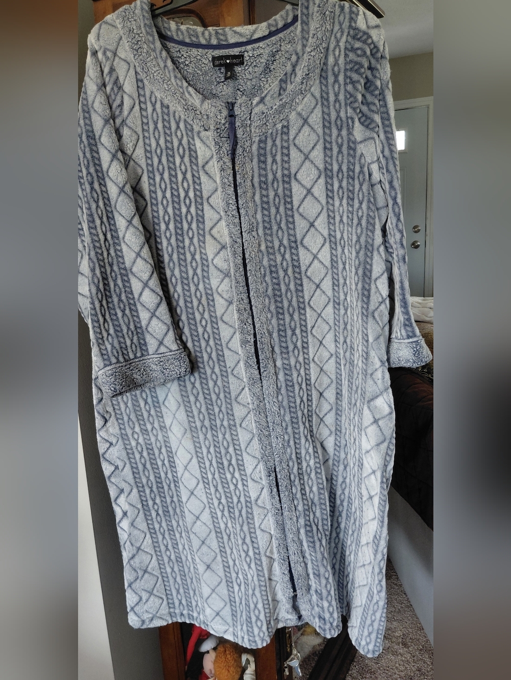 Derek ♡ Heart Sherpa Gray & Charcoal Patterned Plush Zip Robe